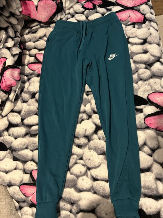 Vand pantaloni nike originali S