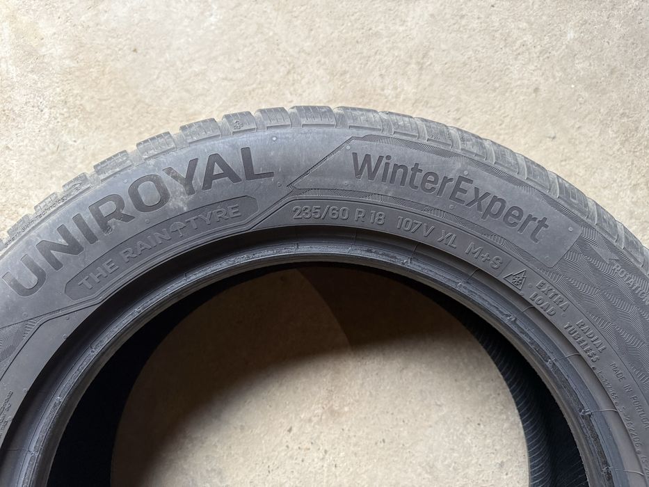 Set 4 anvelope iarnă 235/60 R18 Hankook & Uniroyal - stare excelentă