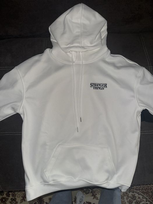 Продам новую кофту stranger things