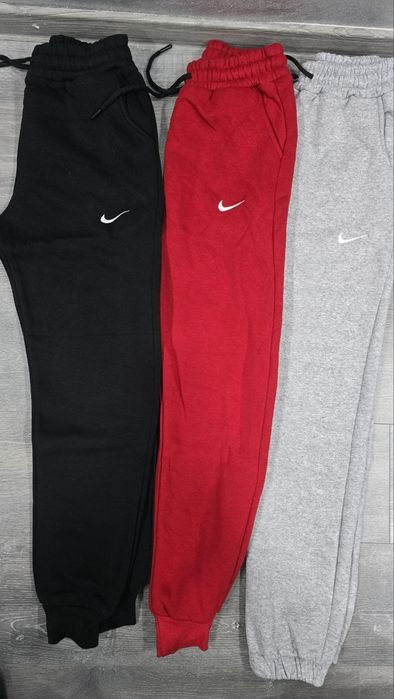 Set pantaloni grosi 
Maro  S  M L XL 
Roz  S M  L XL 
Rosu S. M. L. XL