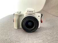 Canon EOS M50 с обективи 15-45mm и Canon 22mm f2