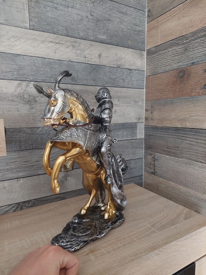 Sculptura cavaler pe cal