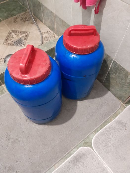 Продам пищевые баки,бутыль 25 л. с диспенсором б/у