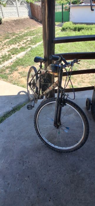 Vând bicicleta cu motor de 80cc pe gri stare perfecta nu are probleme