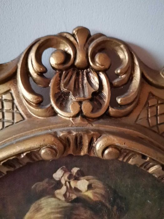 Голяма овална картина