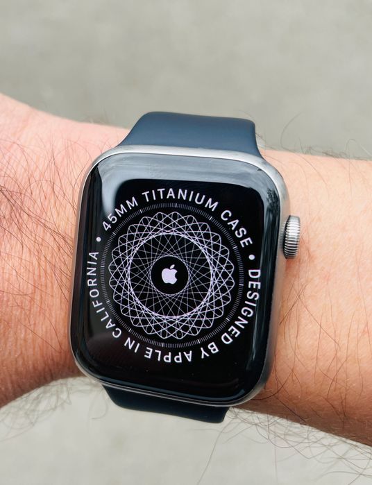 Apple Watch 7 Titanium (45mm + Cellular)