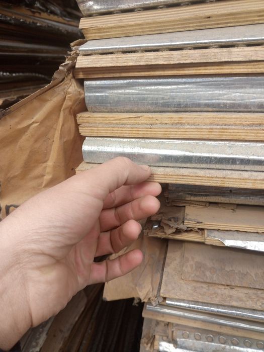 Поддоны фанеры решетки с поддоным