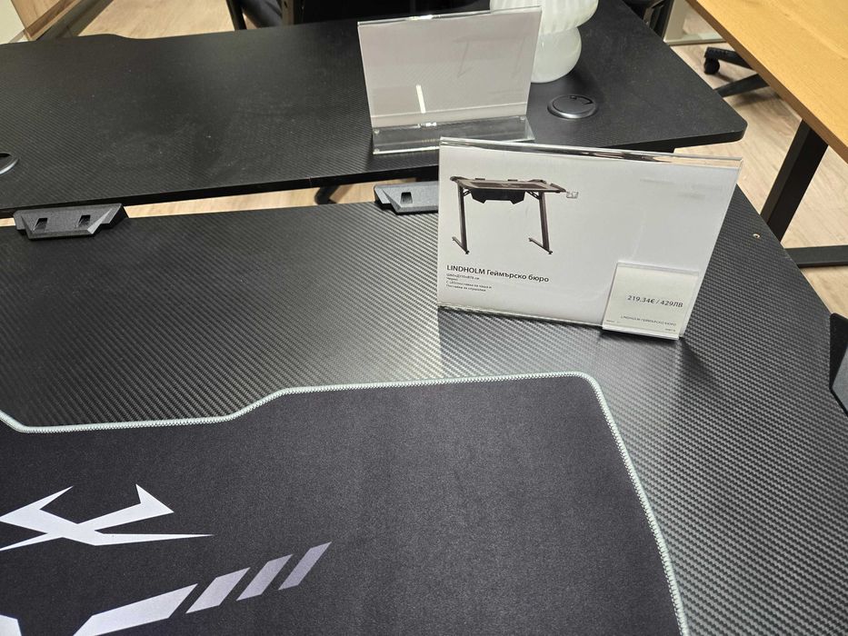 Продавам употребявано компютърно бюро, много добре поддържано