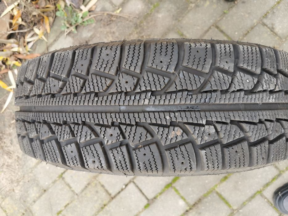 Vând 2 cauciucuri iarna 175/65/r14