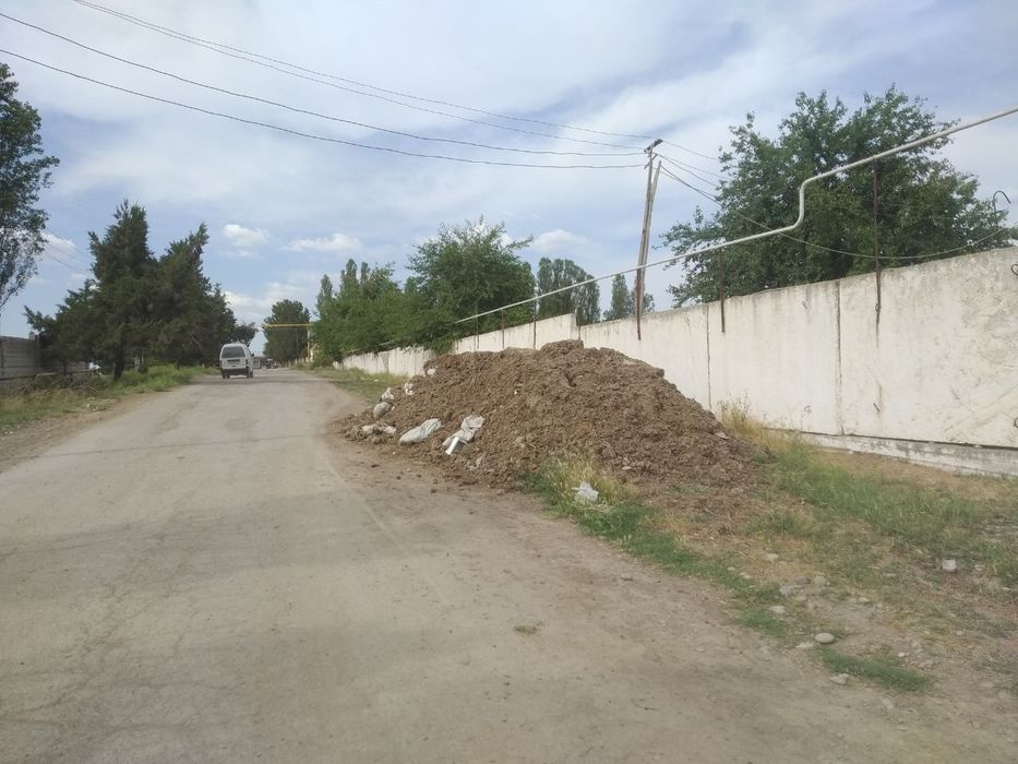 Ферма нежилой комлекс  сотилади 2 гектар 10 сотик. Эгалик 100%