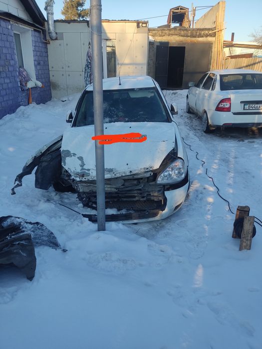 Продам Приору по запчастям