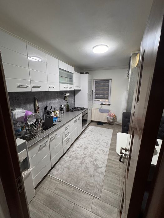Vand apartament 4 camera 2 baie full