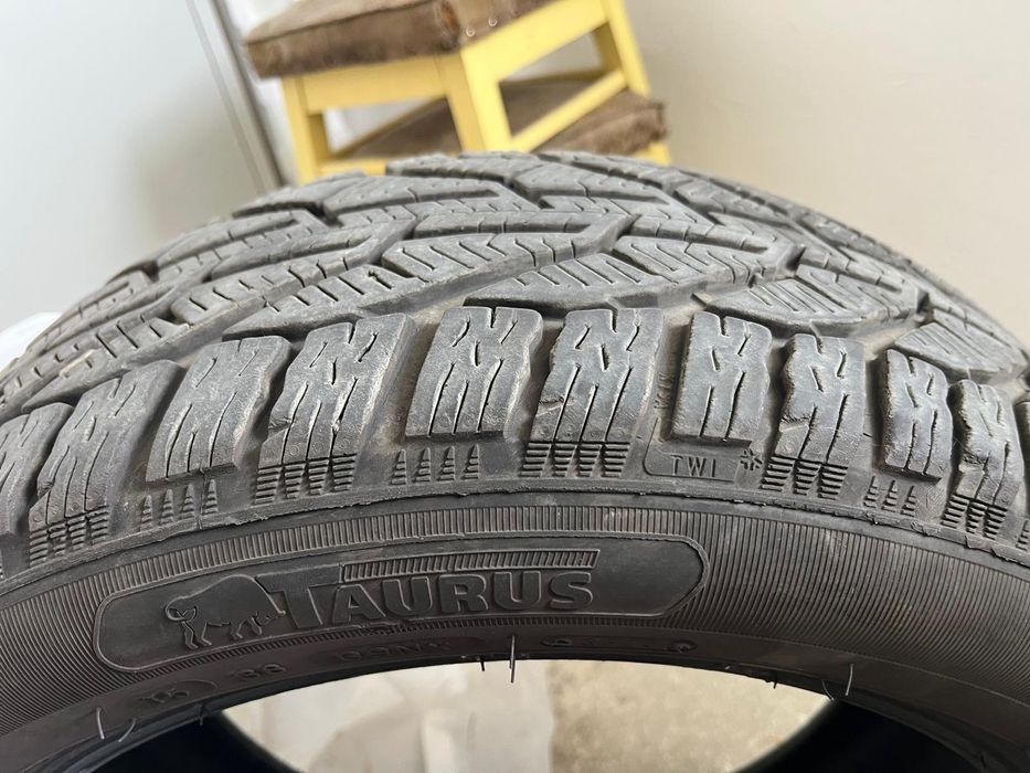 Anvelope iarnă R17

2 cauciucuri iarnă

Set iarnă 215/50

Anvelope 215