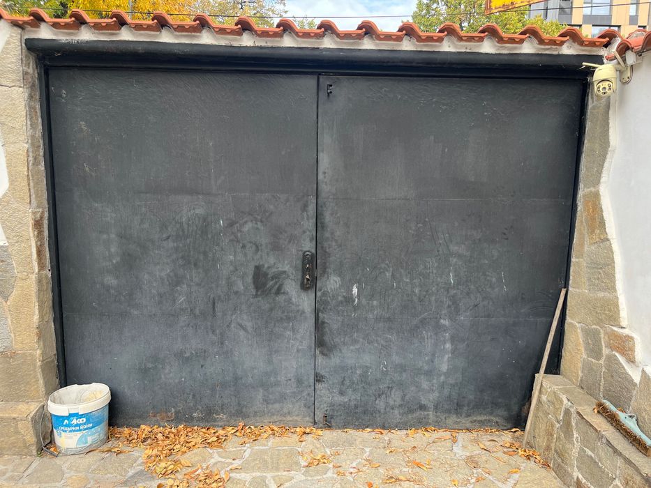 Метална гаражна врата