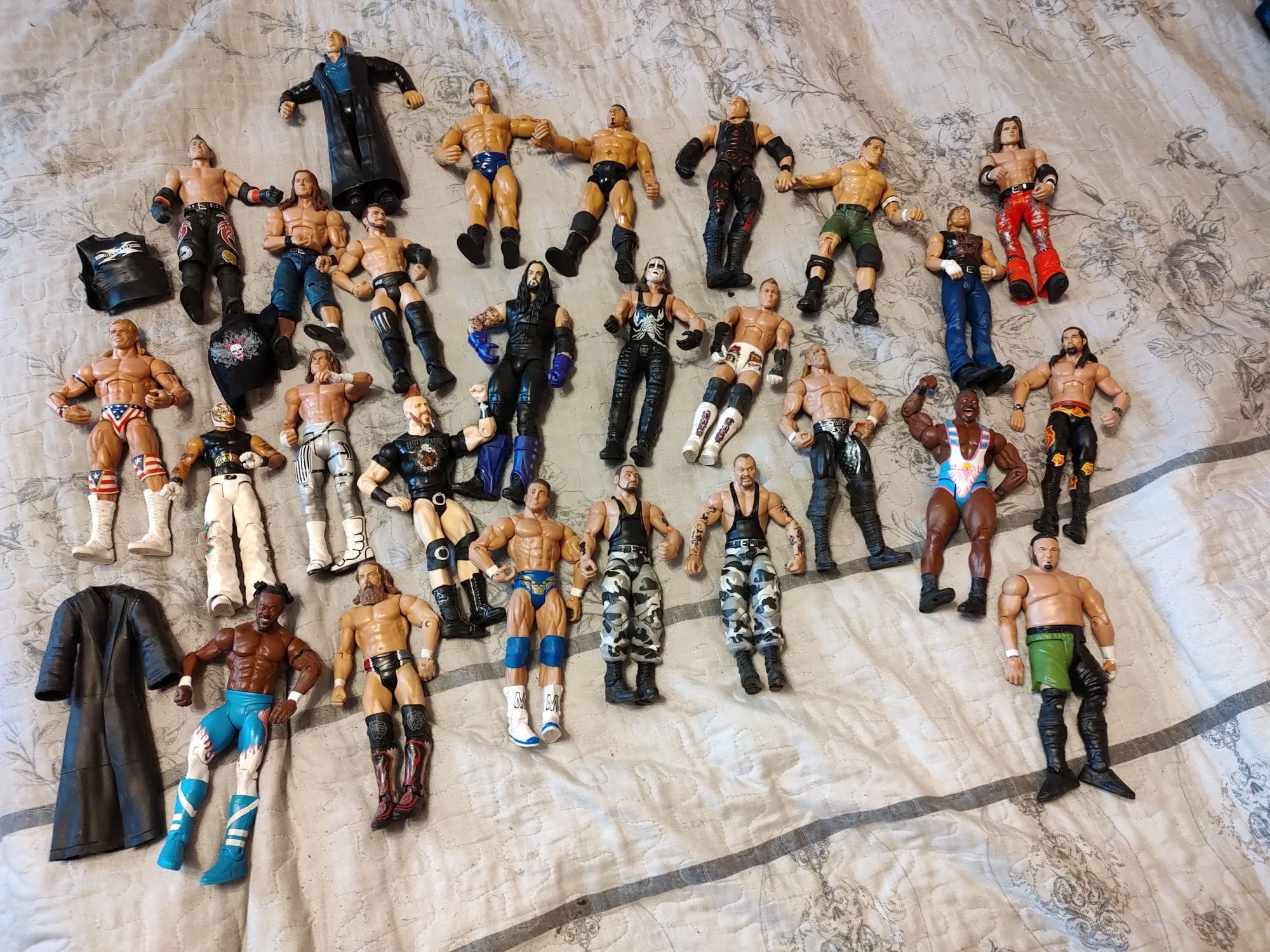 Lot figurine luptători  wrestling (ringul este bonus)