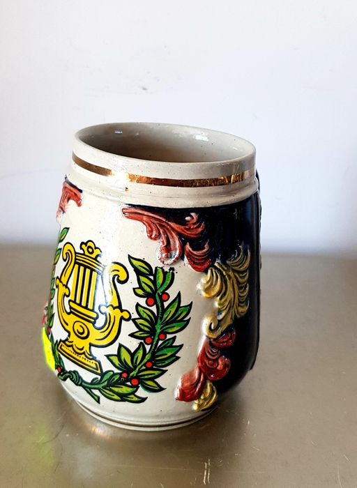 Halbe de bere vechi din porțelan