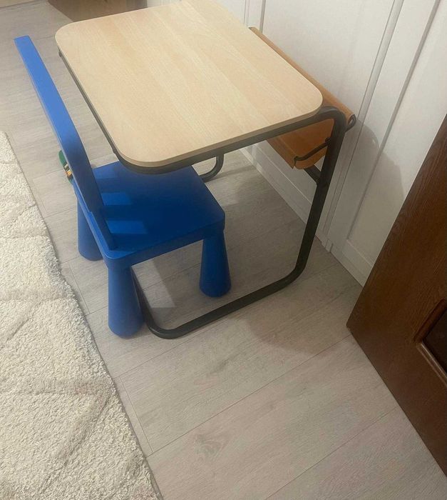 Birou + scaun pentru copii mici