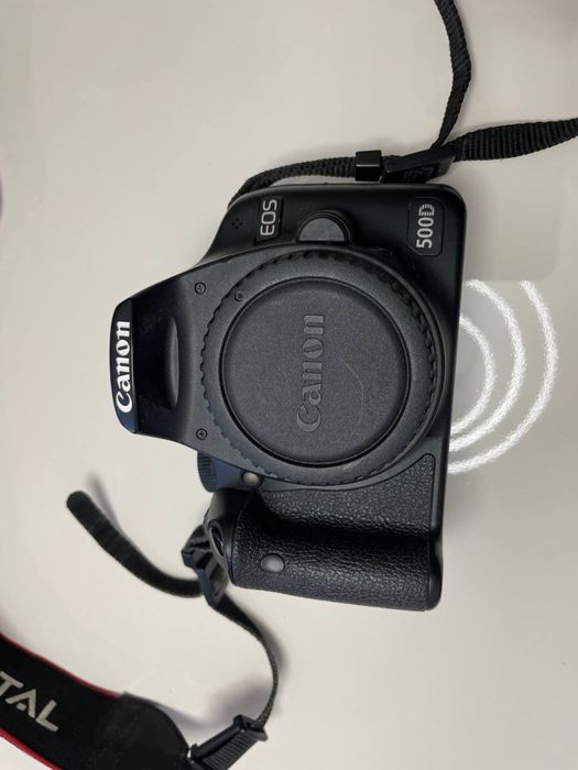 Продавам фотоапарат Canon 500D EOS