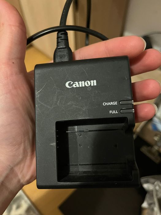 Vând aparat foto Canon