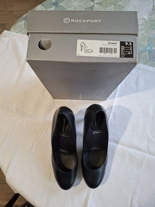 Дамски бувки черни с подметка на Addidas