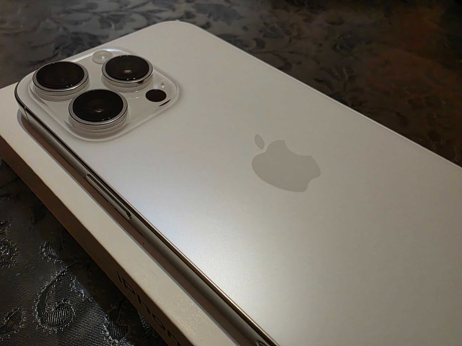 iPhone 16 Pro Max 256GB White