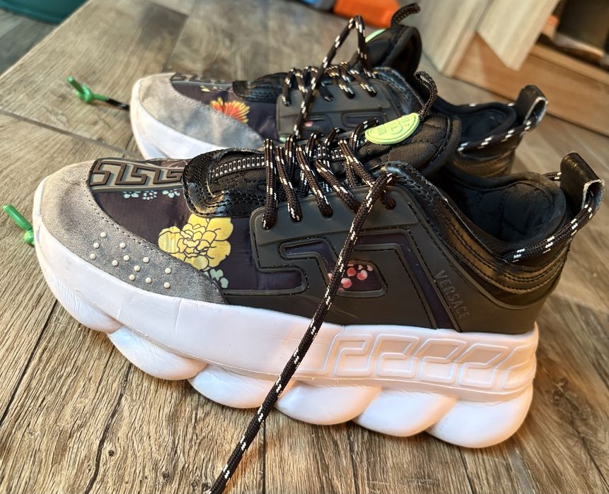 Versace chain reaction