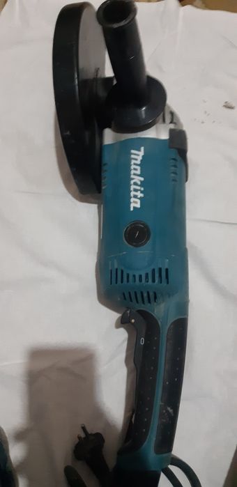 Makita GA 9020 S