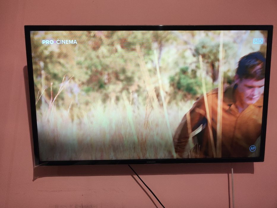 Televizor Smart SAMSUNG 106CM