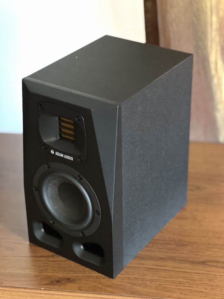 Monitoare Profesionale Adam Audio A4V