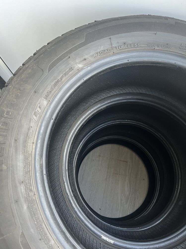 Vand anvelope  NOI vara 215/65 R16 C  (greutate)