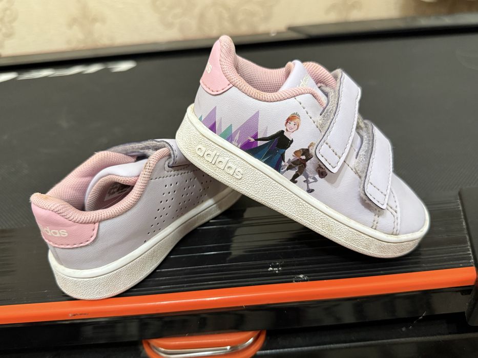 Детские кроссовки для девочки