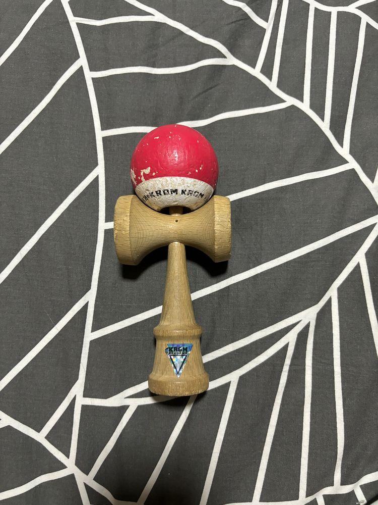 Kendama krom pop red