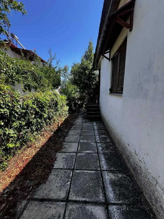 Къща с голям двор и възможност за строеж - Аспровалта