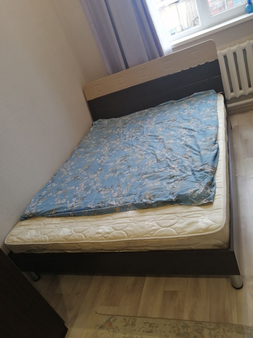 Двуспальную кровать с матрасом