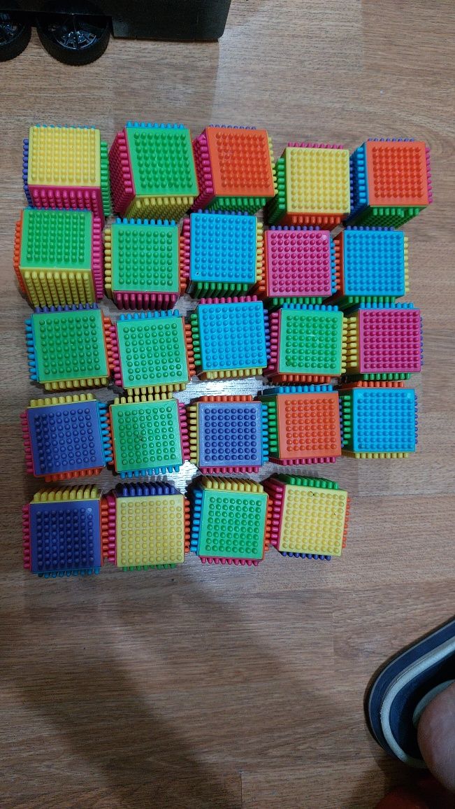 Игрушки кубики, пирамидка