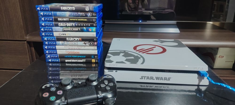 PS4 Slim Star Wars Limited Edition