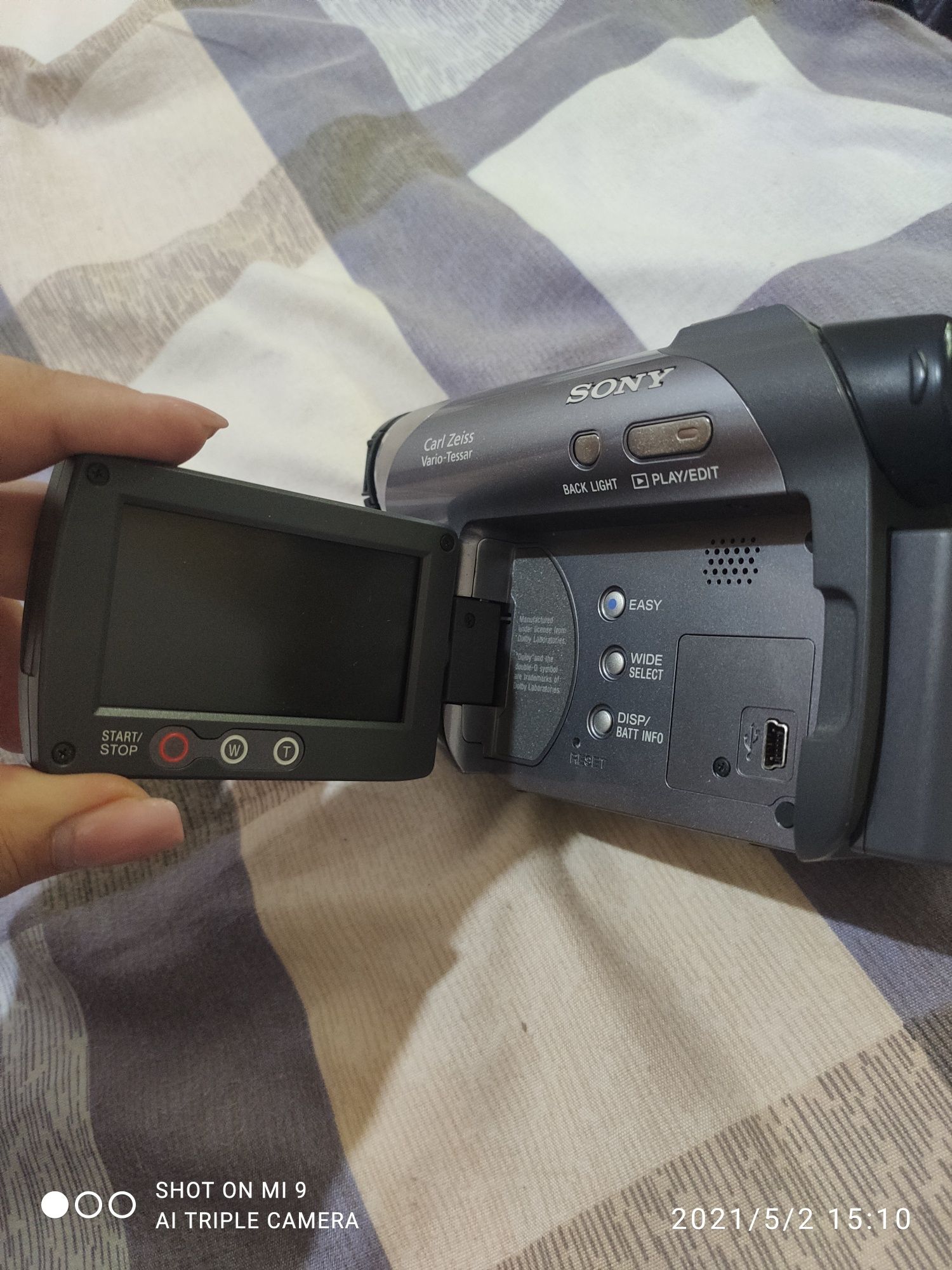 Видеокамера Sony Handycam DCR-DVD-755