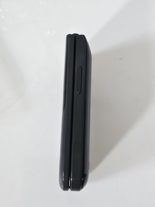 мобилен телефон Nokia 2720 Flip и слушалки Nokia Active WH-501