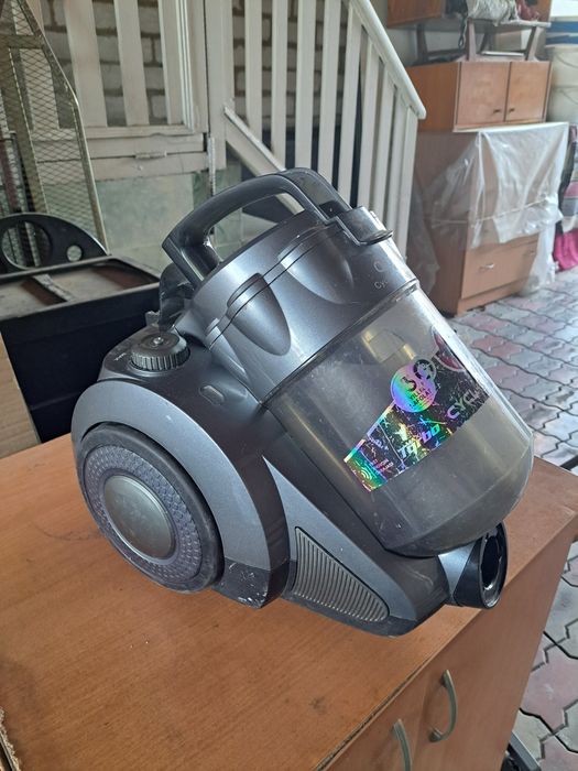 Продам пылесос artel