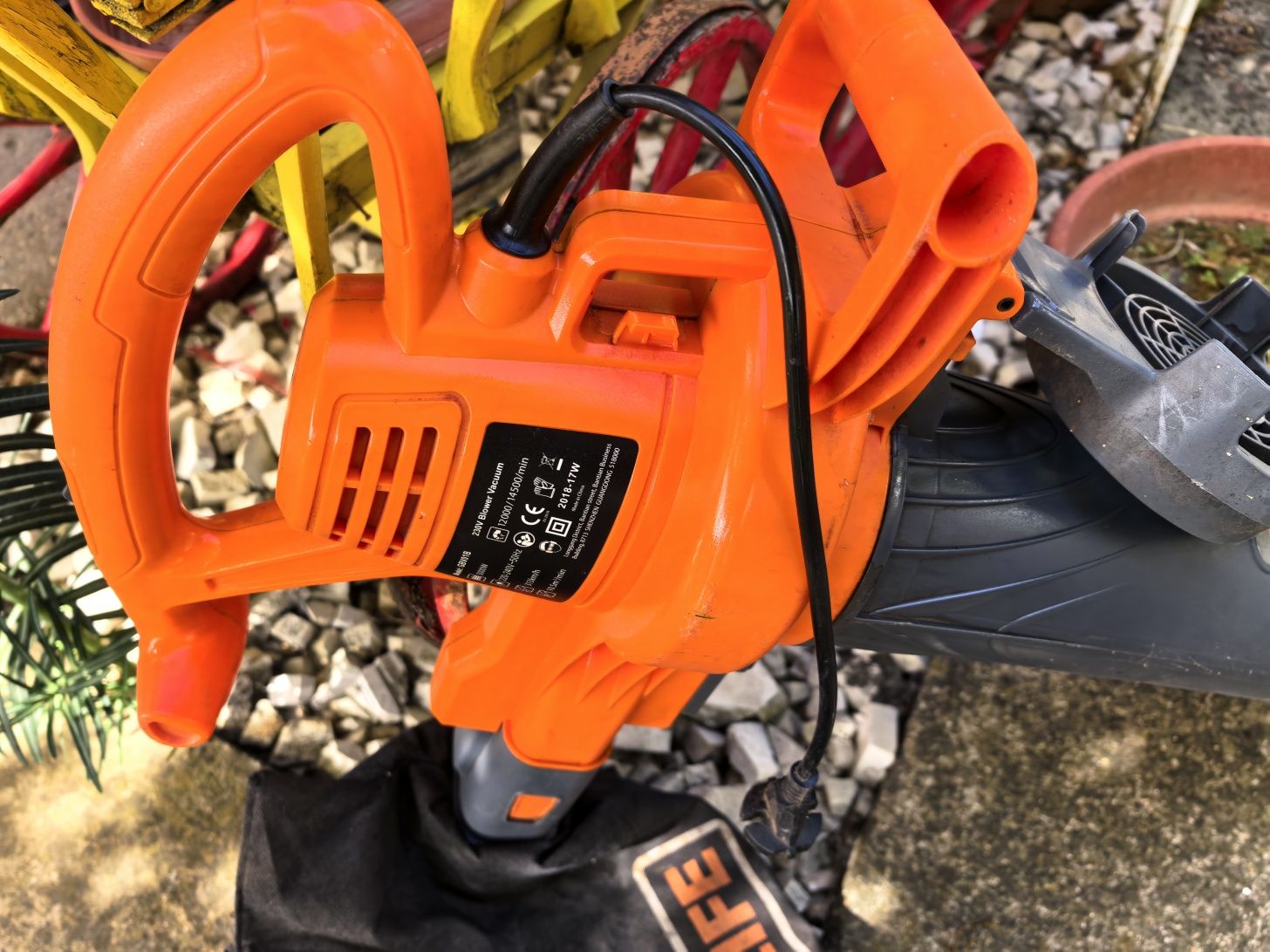 FUXTEC Бензинова Духалка Метла