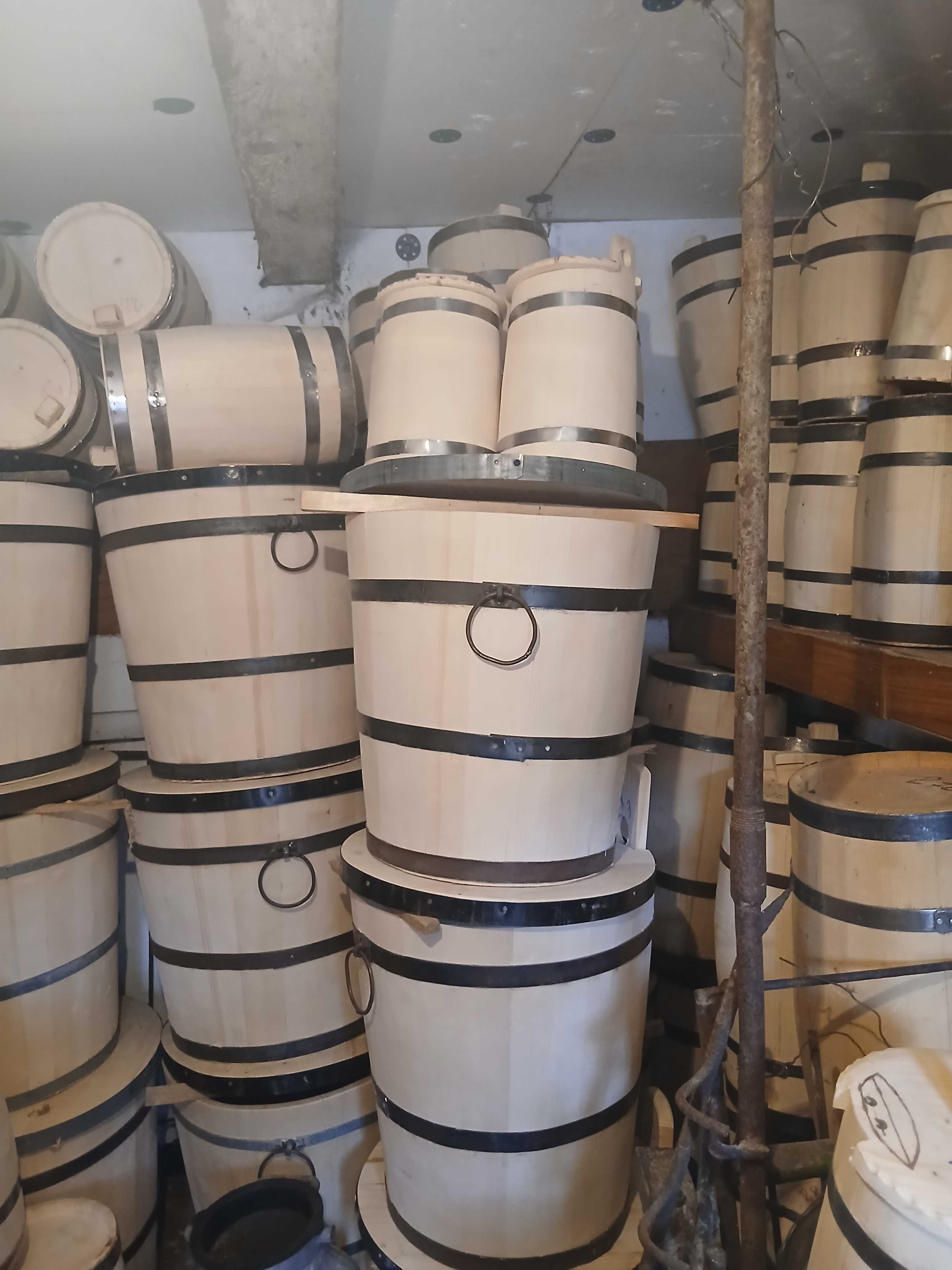 Vase de lemn pentru stana de oi