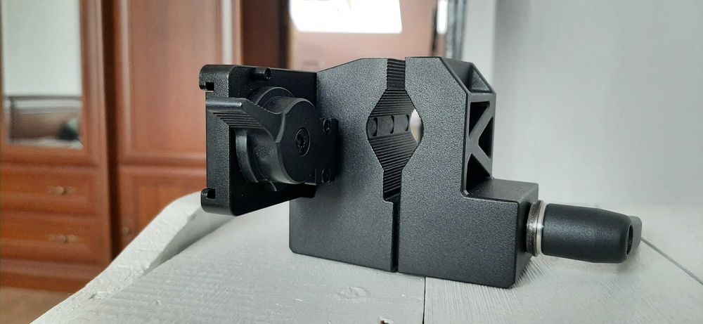 Clamp with Quick-Release Plates for V-Mount