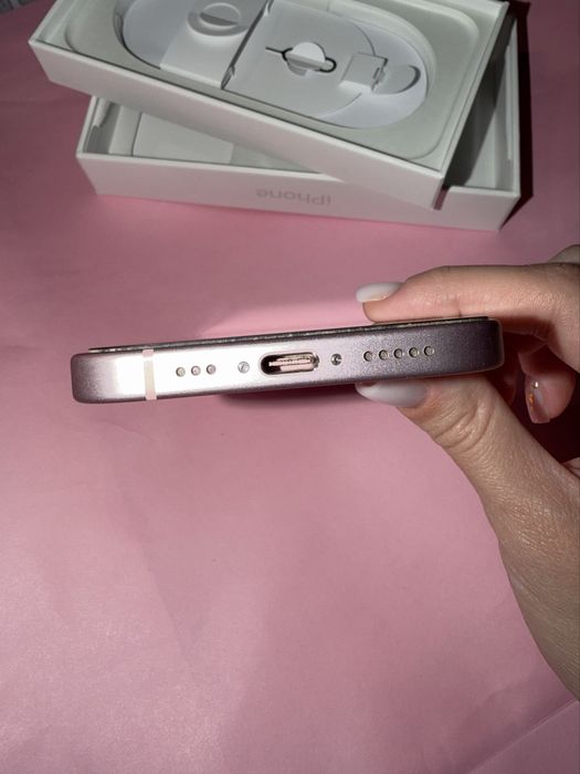 iPhone 15 Pink CA NOU