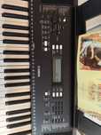 Orga Yamaha PSR E373 ca și noua, plus stativ