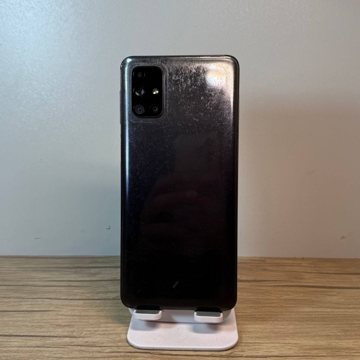 Samsung M31 sotiladi dastavka bor bepul
