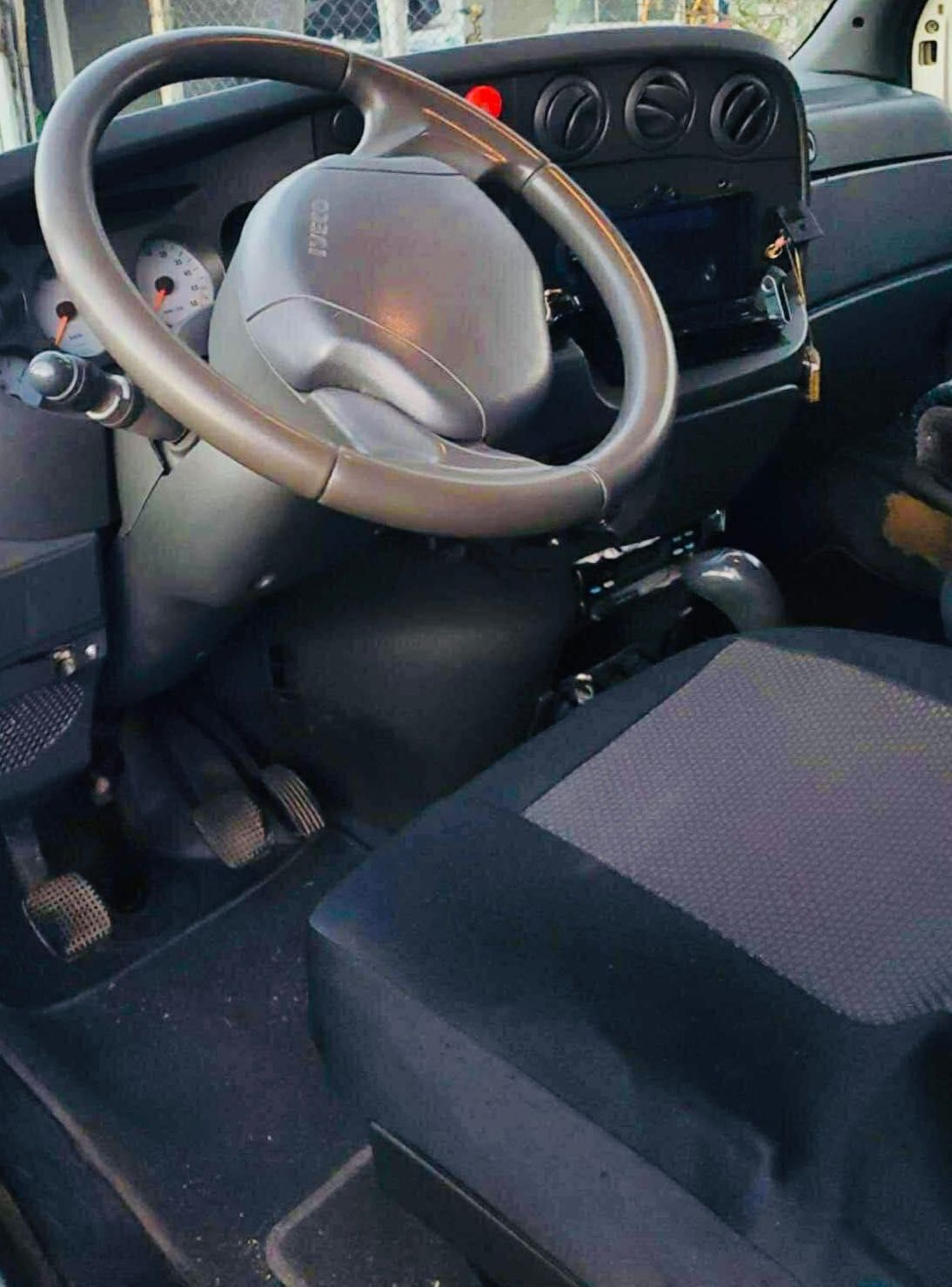 Бус Iveco Deily 50C 11 с падащ борд