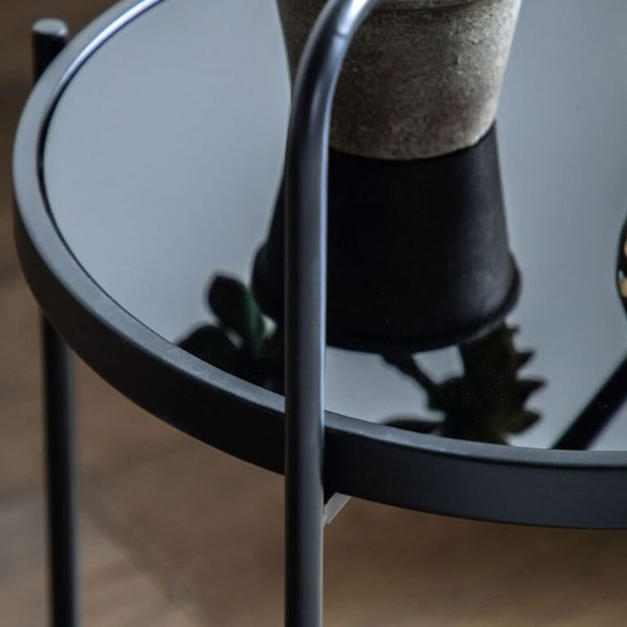 Măsuță deosebită, cu blat de sticlă