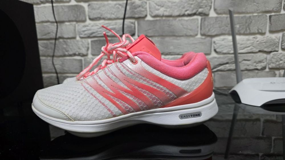 Женнские кроссовки Reebok