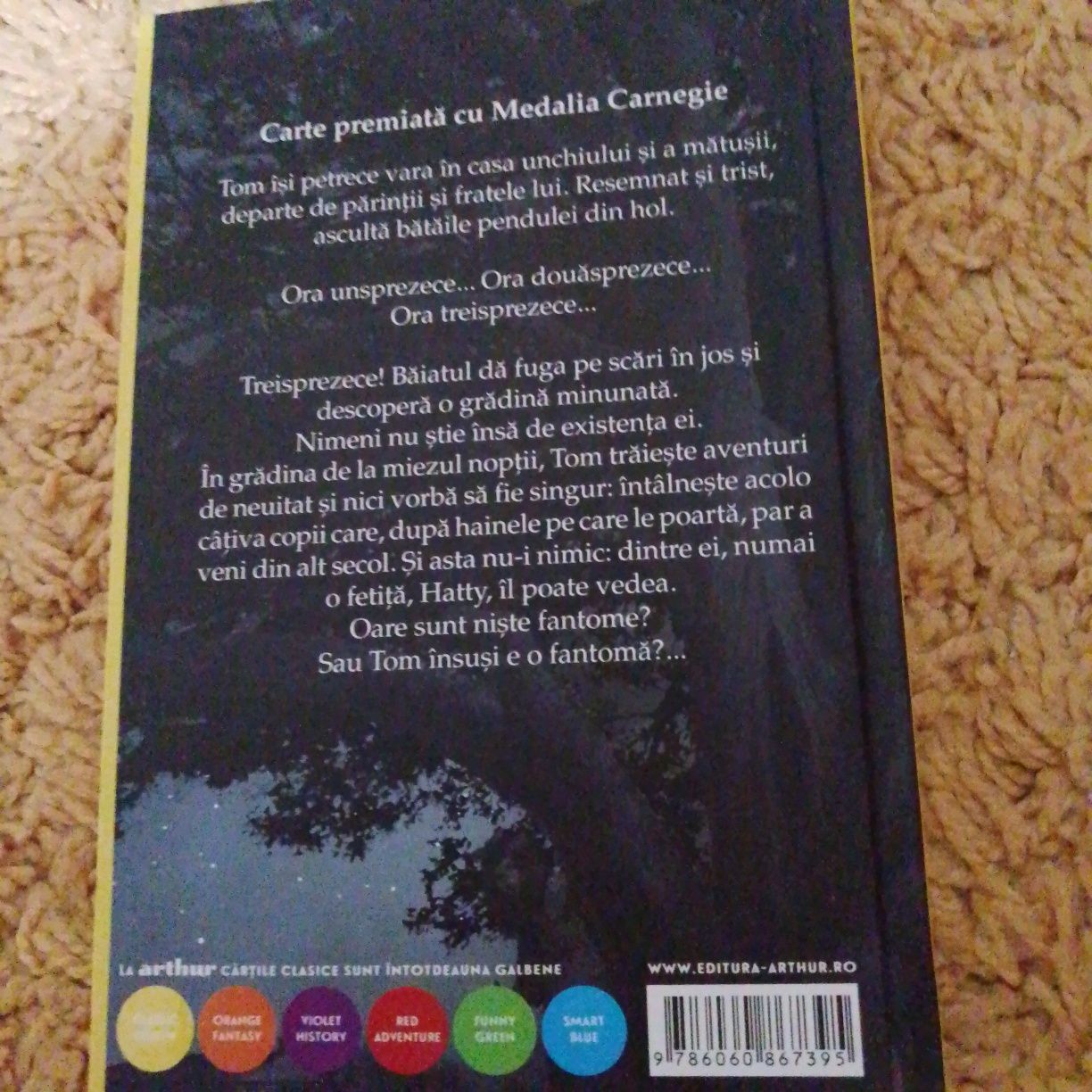 Vând carte Noua.