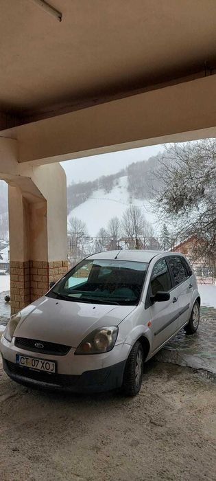 Vând Ford Fiesta
